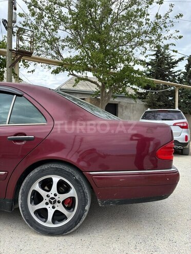 Mercedes E 240-8