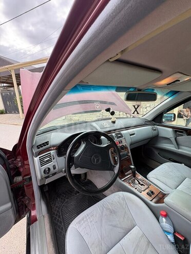 Mercedes E 240-13