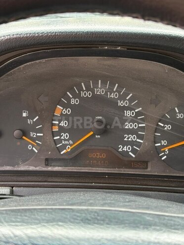Mercedes E 240-16