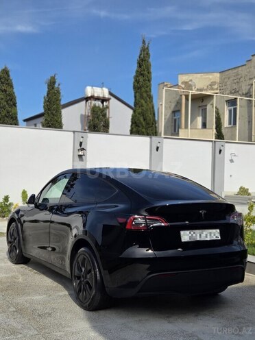 Tesla Model Y-5