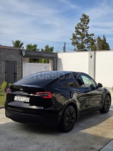 Tesla Model Y-6