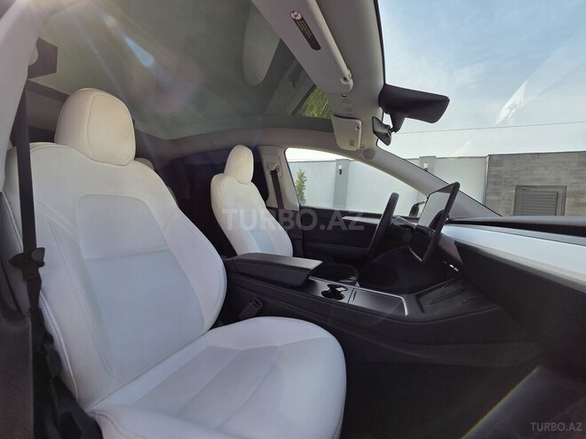 Tesla Model Y-7