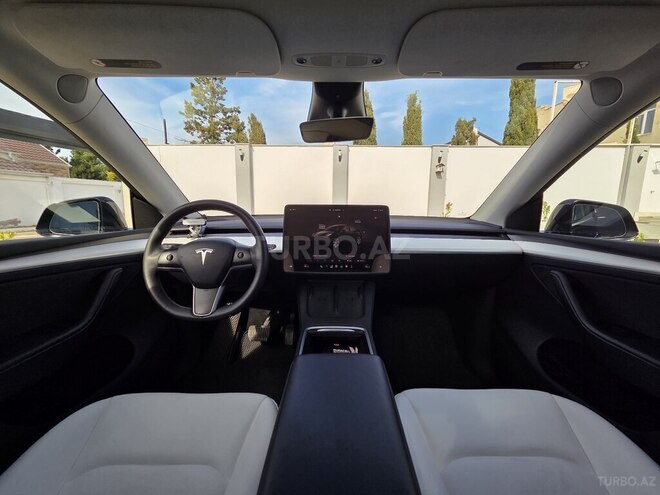 Tesla Model Y-8