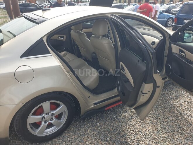 Chevrolet Cruze-11