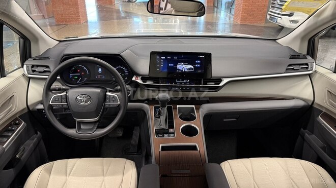 Toyota Sienna-16