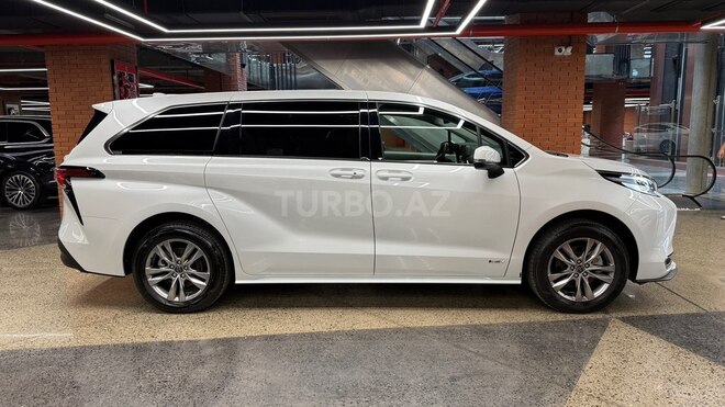 Toyota Sienna-4