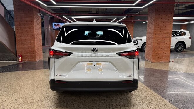 Toyota Sienna-6