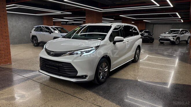 Toyota Sienna-1