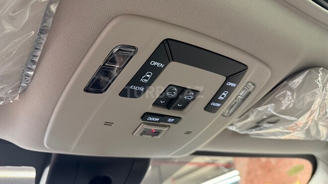 Toyota Sienna-14