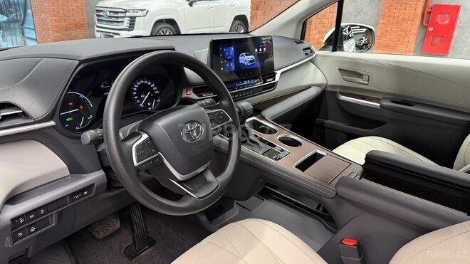 Toyota Sienna-12