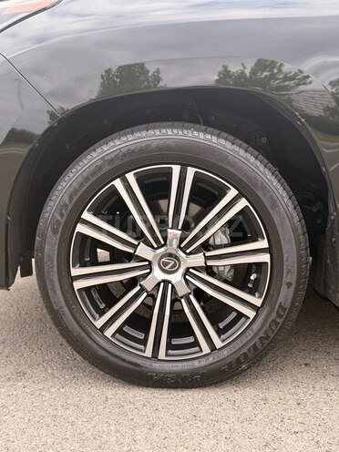 Lexus LX 570-10