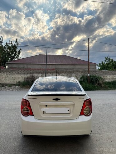 Chevrolet Aveo-5
