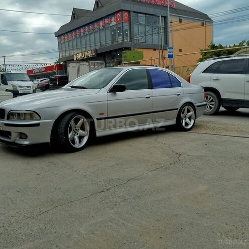 BMW 528-2