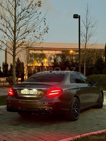 Mercedes E 220 d-3