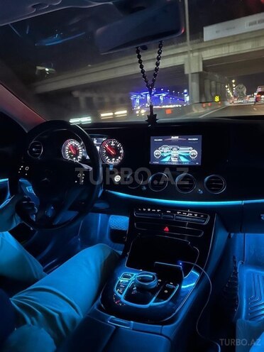 Mercedes E 220 d-4