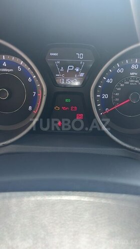 Hyundai Elantra-11