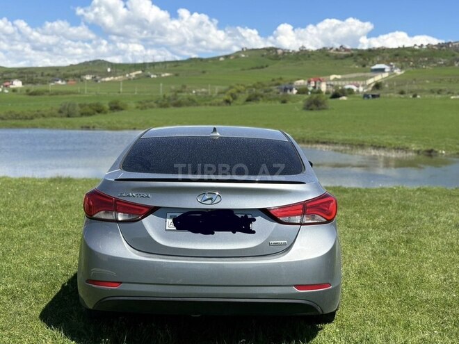 Hyundai Elantra-6