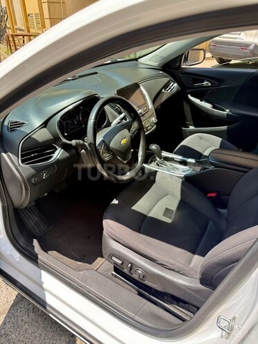 Chevrolet Malibu-8