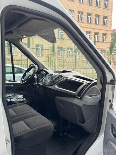 Ford Transit-5