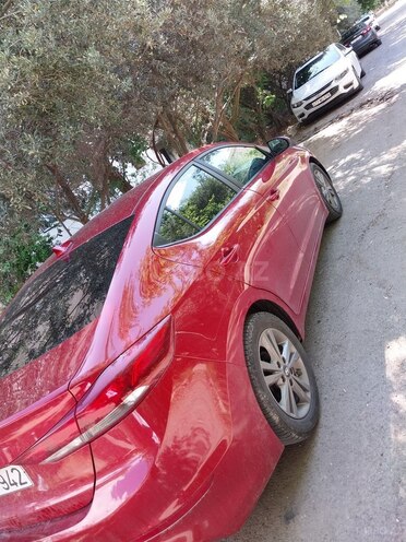 Hyundai Elantra-4