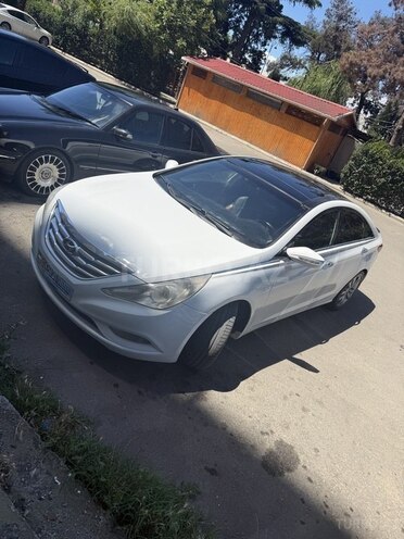 Hyundai Sonata-1