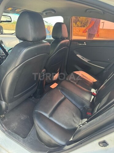 Hyundai Accent-6
