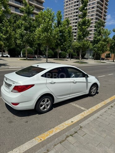 Hyundai Accent-4