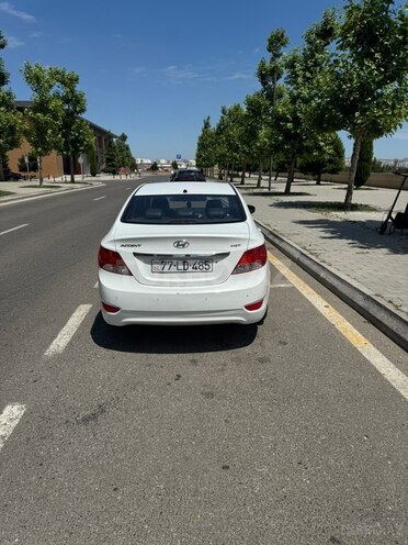 Hyundai Accent-3