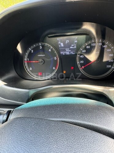 Hyundai Accent-7