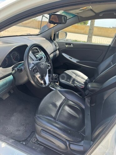Hyundai Accent-5