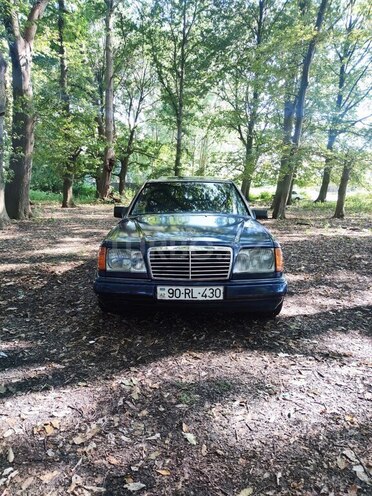 Mercedes 230 E-1