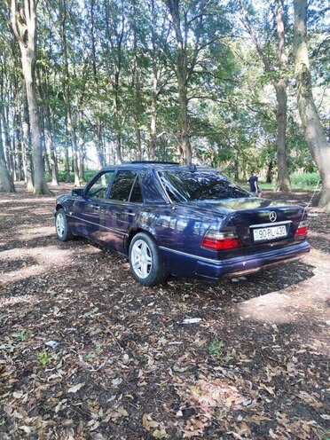 Mercedes 230 E-3