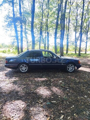 Mercedes 230 E-4