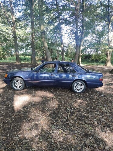 Mercedes 230 E-6