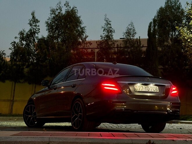 Mercedes E 220 d-6
