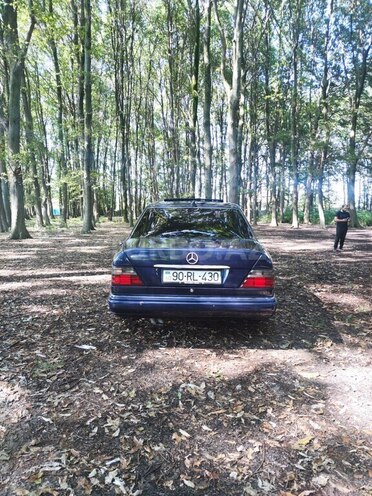 Mercedes 230 E-2