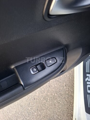 Kia Rio-6
