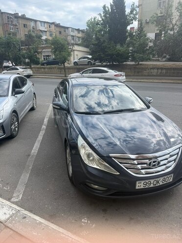 Hyundai Sonata-1