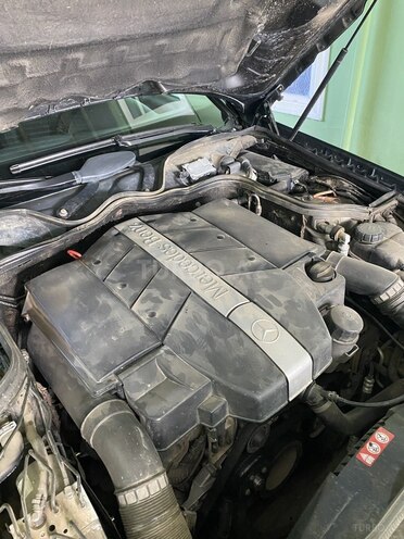 Mercedes E 320-13