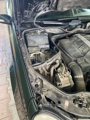 Mercedes E 320-12