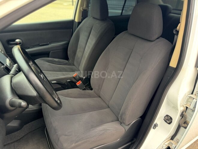Nissan Tiida-5