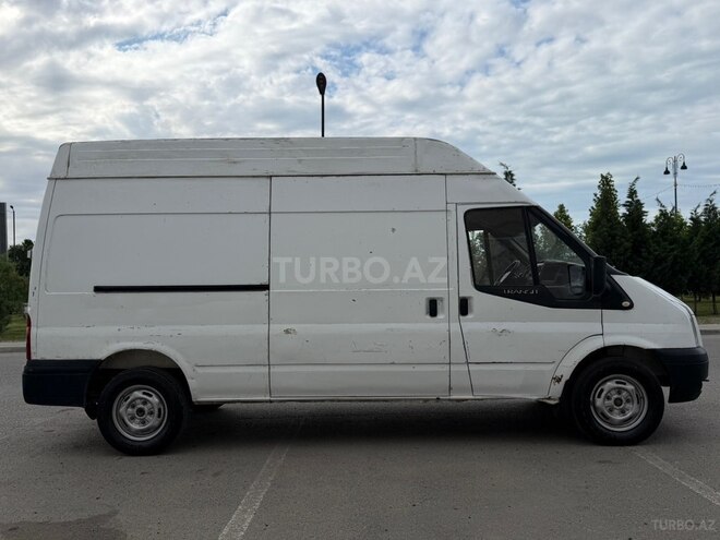 Ford Transit-4
