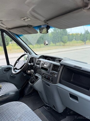 Ford Transit-14