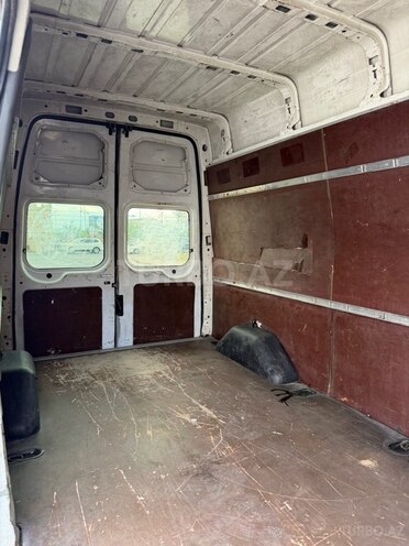 Ford Transit-16