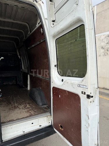 Ford Transit-17