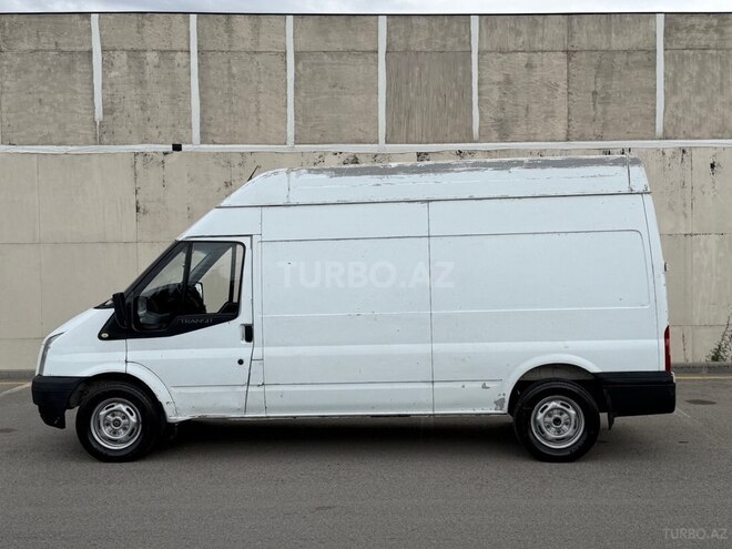 Ford Transit-8