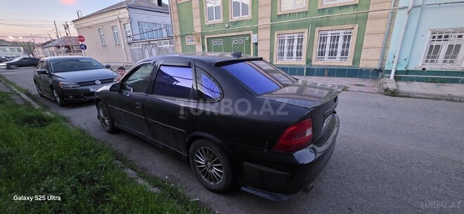 Opel Vectra-4