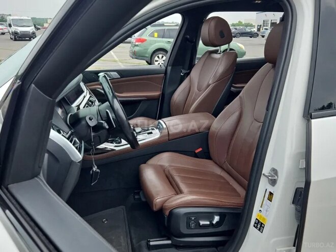 BMW X7-8