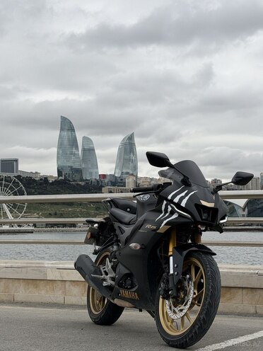 Yamaha R15-4