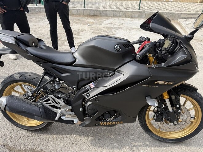 Yamaha R15-9